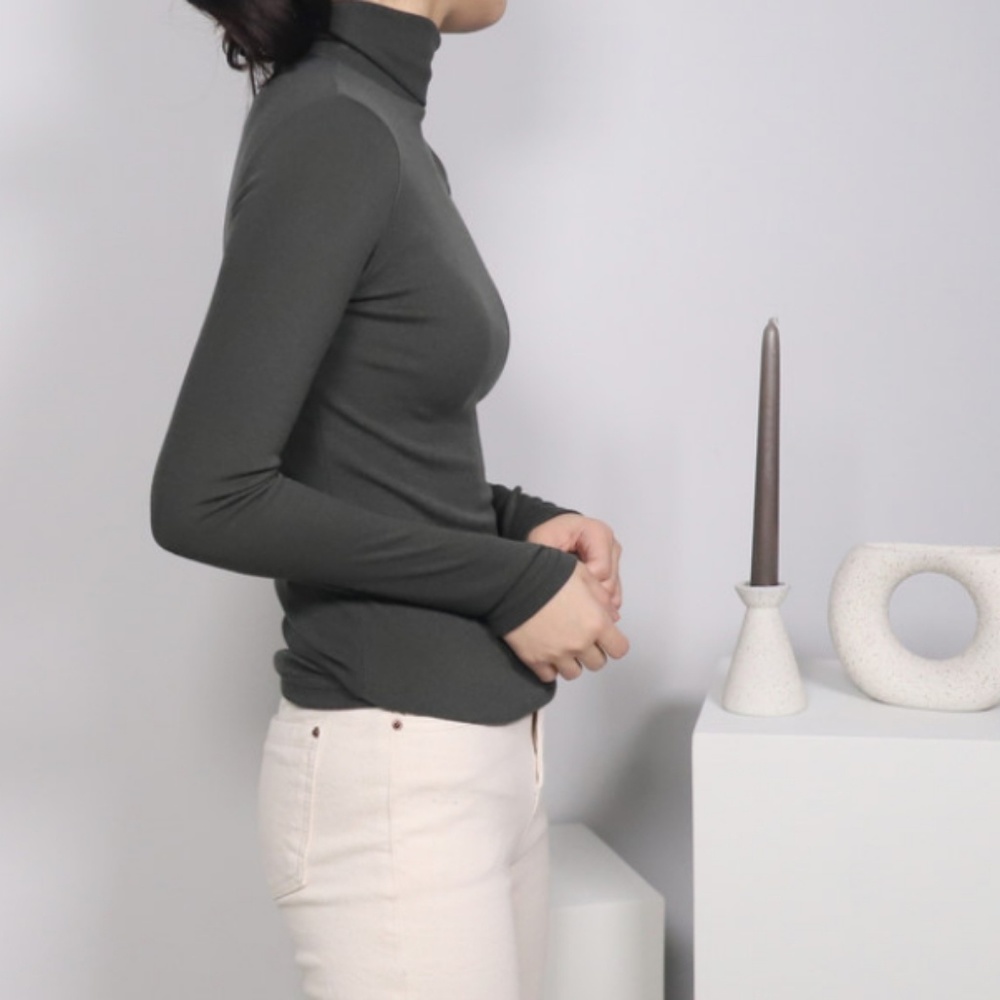 Basic Tuttle Neck Top - Picture 3 of 7